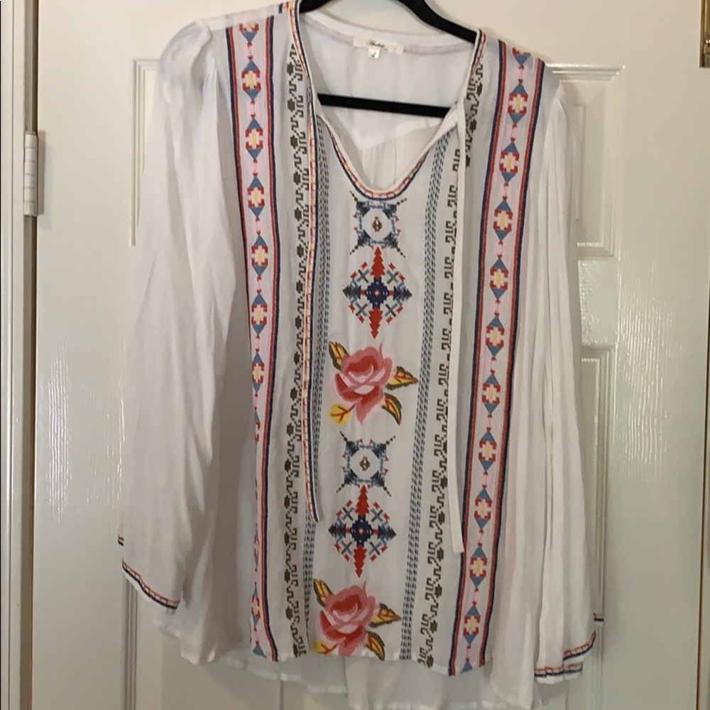 Whit top with beautiful embroidery